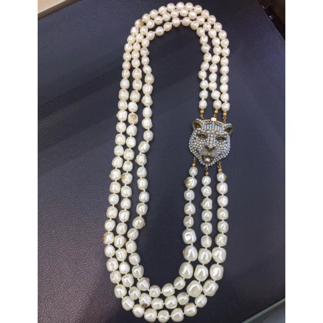 Gucci Layered Pearl Necklace With Feline Closure 482335 2018