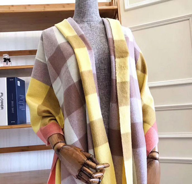 Burberry Large Classic Cashmere Scarf In Check Yellow