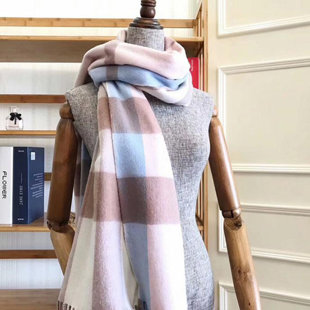 Burberry Large Classic Cashmere Scarf In Check Pink