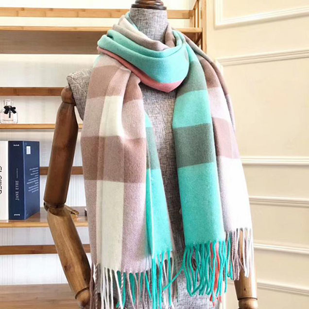 Burberry Large Classic Cashmere Scarf In Check Green