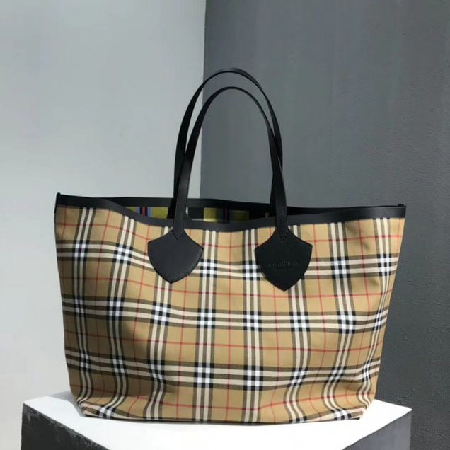 Burberry Giant Reversible Tote in Vintage Canvas Check and Leather 2018 (1) Collection