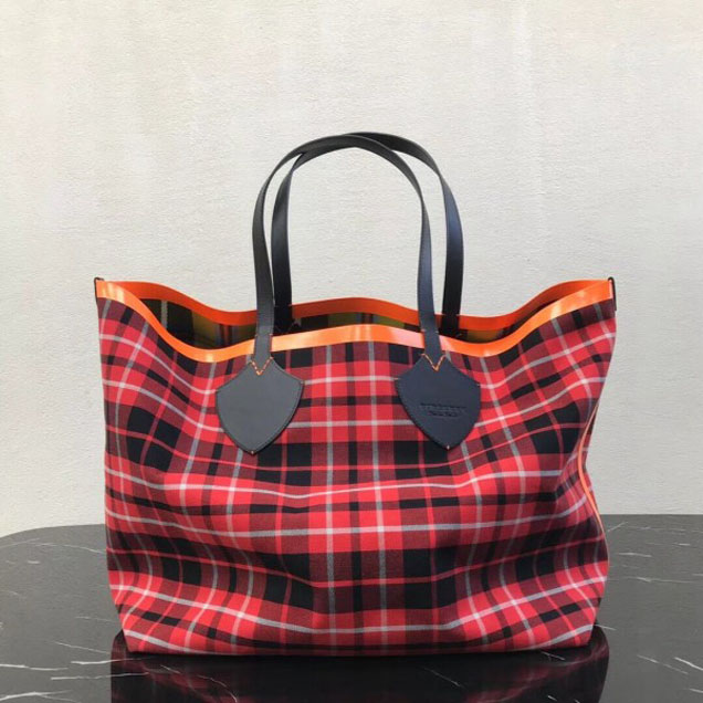 Burberry Giant Reversible Tote in Vintage Canvas Check and Leather 2018 (3) Collection