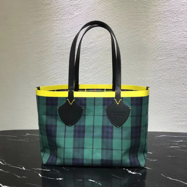 Burberry Medium Reversible Tote in Vintage Canvas Check and Leather 2018 (4) Collection