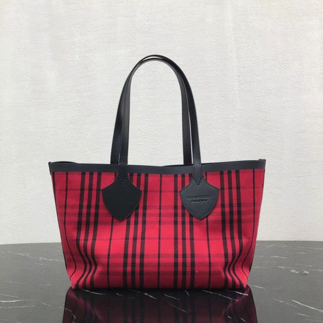 Burberry Medium Reversible Tote in Vintage Canvas Check and Leather 2018 (6) Collection