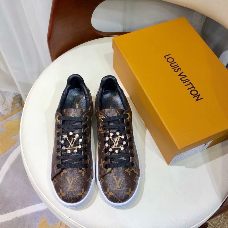 Louis Vuitton FRONTROW SNEAKER LV927SY - $209.00